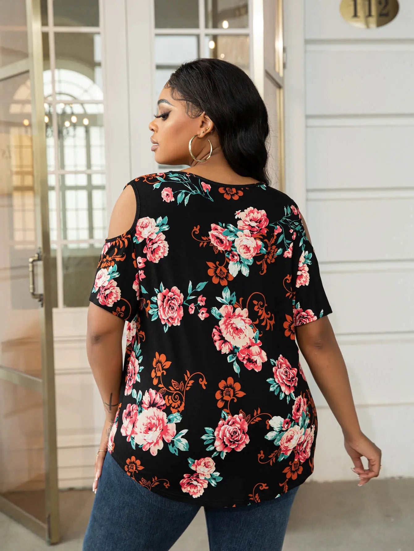 Plus Size Cold-Shoulder Round Neck Curved Hem Tee - Image #3